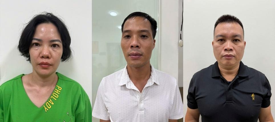 Tạm giữ hình sự nhóm "cò mồi" tại cổng bệnh viện phụ sản Trung ương- Ảnh 1. Tạm giữ hình sự nhóm "cò mồi" tại cổng bệnh viện phụ sản Trung ương- Ảnh 1.