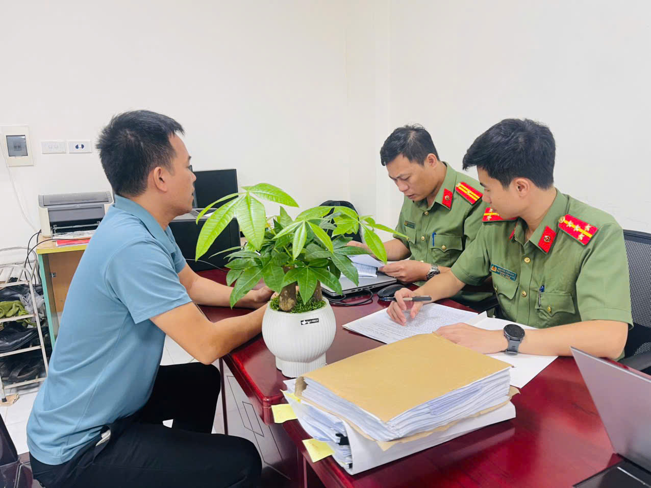 Hà Tĩnh: Khởi tố 3 đối tượng tổ chức cho người khác trốn đi nước ngoài- Ảnh 1. Hà Tĩnh: Khởi tố 3 đối tượng tổ chức cho người khác trốn đi nước ngoài- Ảnh 1.