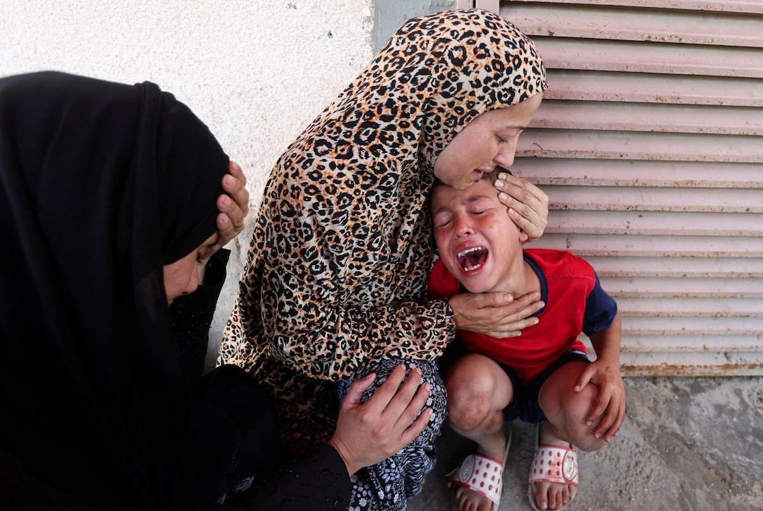 Israel không kích khu vực quanh phòng khám tại Gaza, nhiều trẻ em thiệt mạng - Ảnh 1.