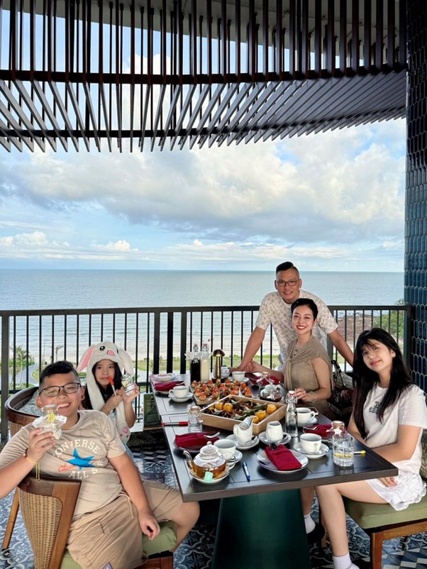 Hoa hậu Jennifer Phạm: Trải qua 4 lần sinh nở, tuổi 40 nhan sắc vẫn đẹp say lòng người - Ảnh 9.