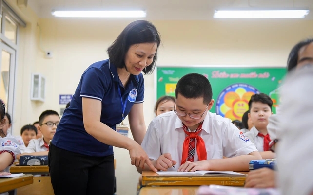 Lương nhà giáo được xếp cao nhất thì có giảm được dạy thêm, học thêm tràn lan? - Ảnh 2.