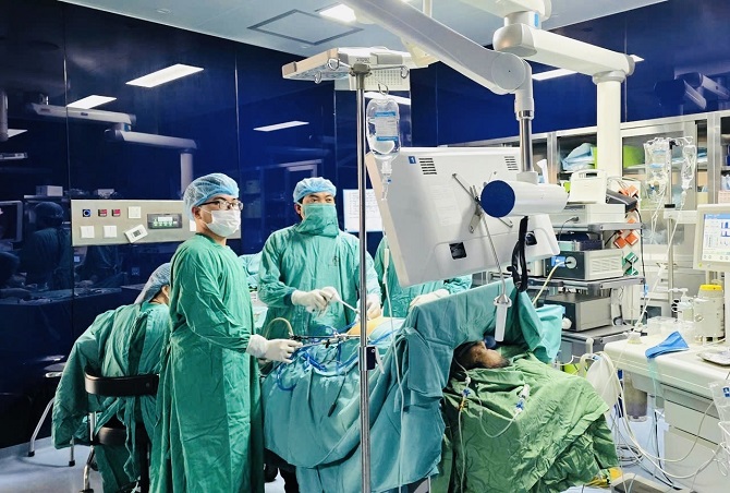 Cứu sống cụ ông gần 100 tuổi mắc ca bệnh hiếm- Ảnh 1. Cứu sống cụ ông gần 100 tuổi mắc ca bệnh hiếm- Ảnh 1.