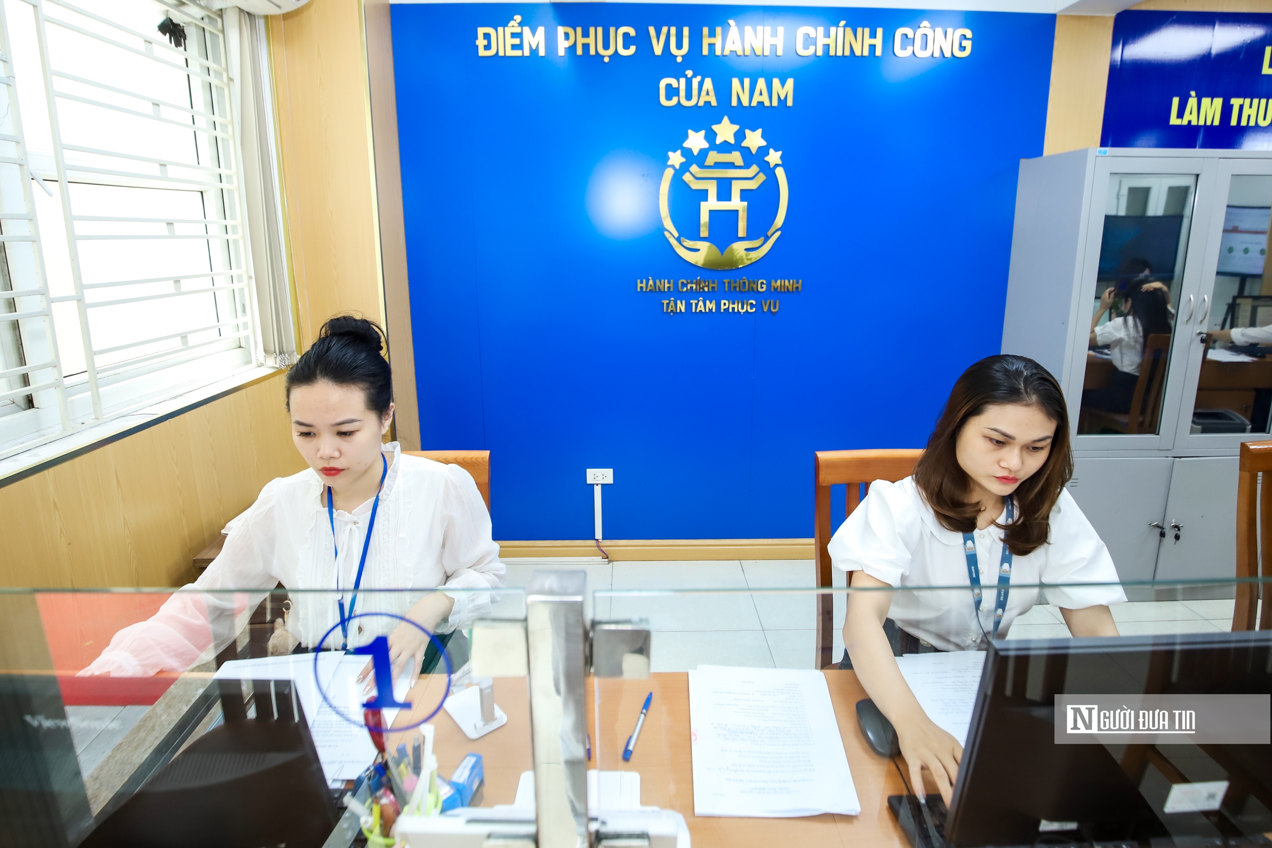 Hà Nội: Thủ tục hành chính công gọn gàng, số hóa, thân thiện nhờ robot AI- Ảnh 2. Hà Nội: Thủ tục hành chính công gọn gàng, số hóa, thân thiện nhờ robot AI- Ảnh 2.
