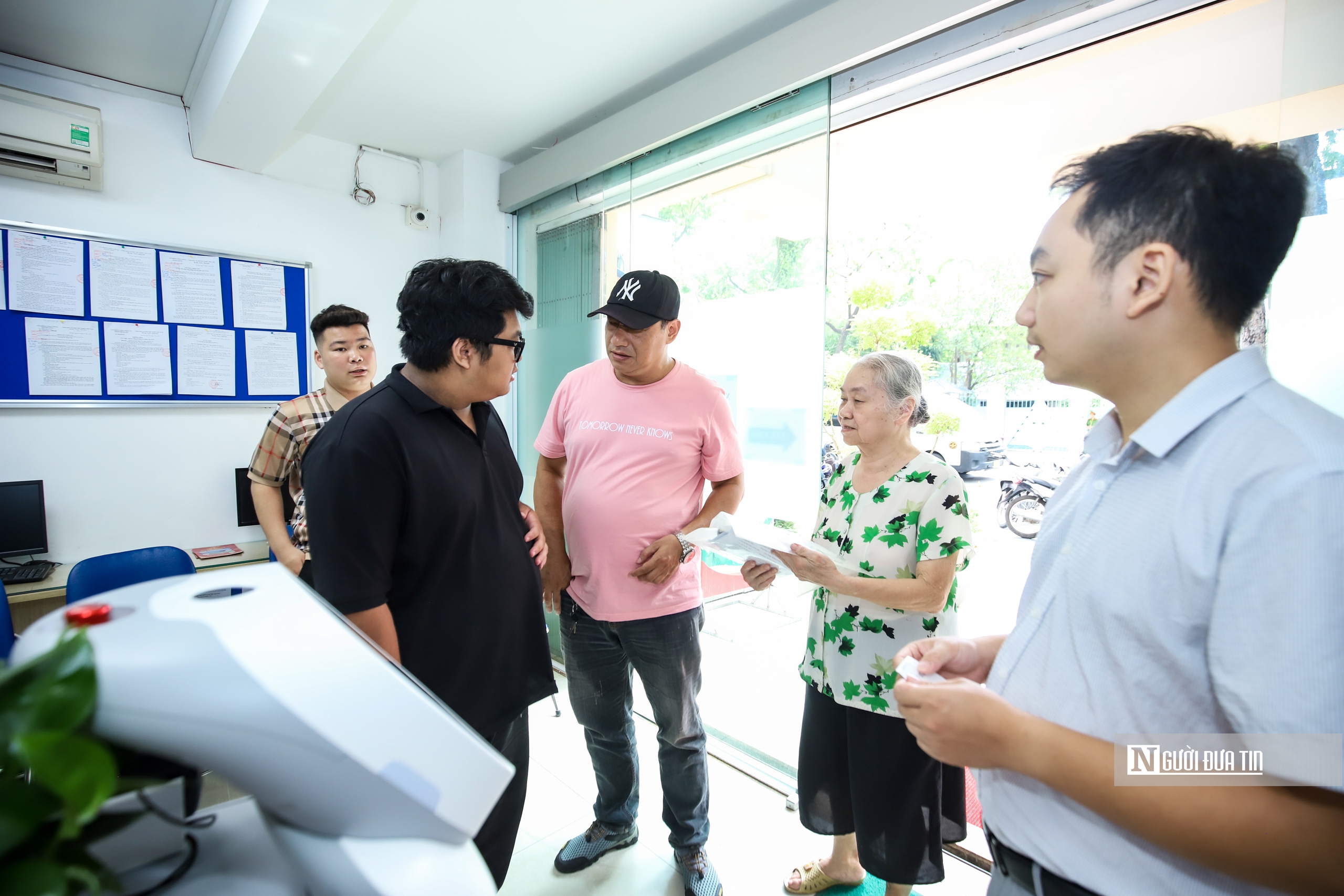 Hà Nội: Thủ tục hành chính công gọn gàng, số hóa, thân thiện nhờ robot AI- Ảnh 7. Hà Nội: Thủ tục hành chính công gọn gàng, số hóa, thân thiện nhờ robot AI- Ảnh 7.