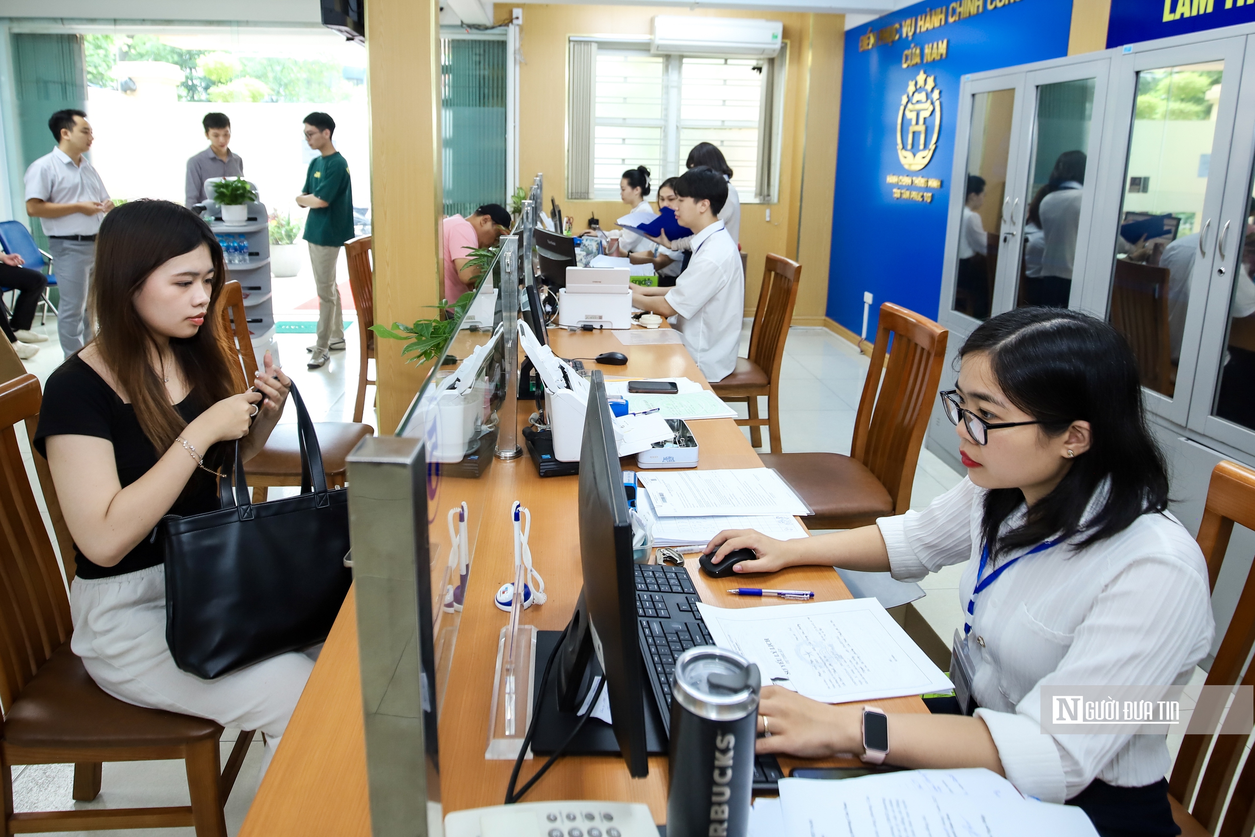 Hà Nội: Thủ tục hành chính công gọn gàng, số hóa, thân thiện nhờ robot AI- Ảnh 10. Hà Nội: Thủ tục hành chính công gọn gàng, số hóa, thân thiện nhờ robot AI- Ảnh 10.