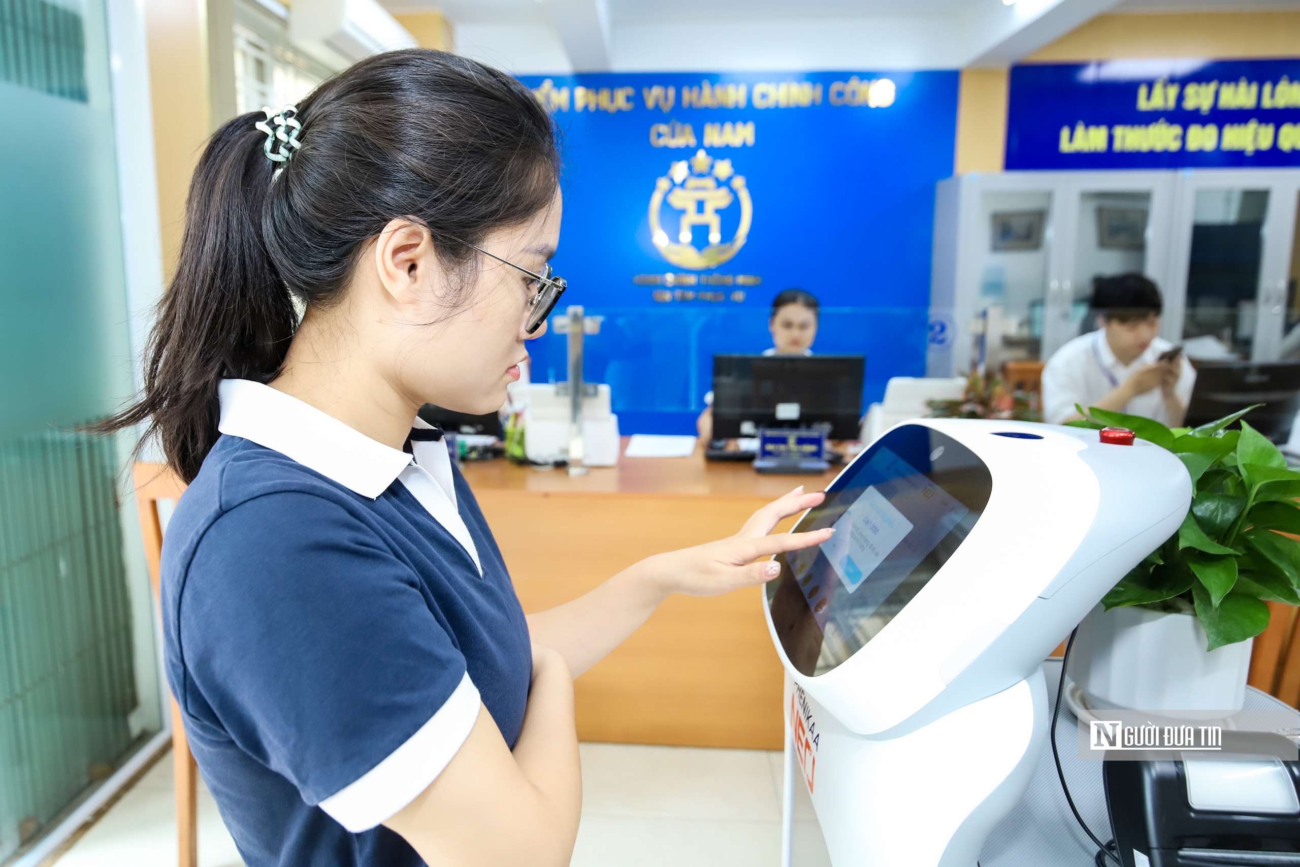 Hà Nội: Thủ tục hành chính công gọn gàng, số hóa, thân thiện nhờ robot AI- Ảnh 6. Hà Nội: Thủ tục hành chính công gọn gàng, số hóa, thân thiện nhờ robot AI- Ảnh 6.