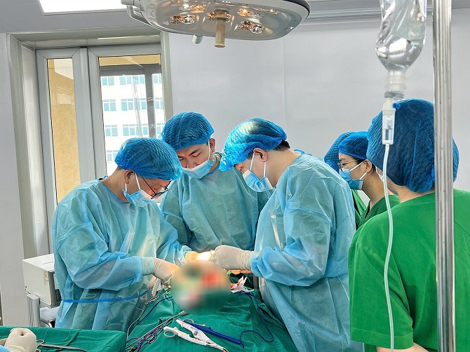 U tuyến giáp lành tính nhưng suýt lấy mạng cụ bà vì chèn ép khí quản- Ảnh 1. U tuyến giáp lành tính nhưng suýt lấy mạng cụ bà vì chèn ép khí quản- Ảnh 1.