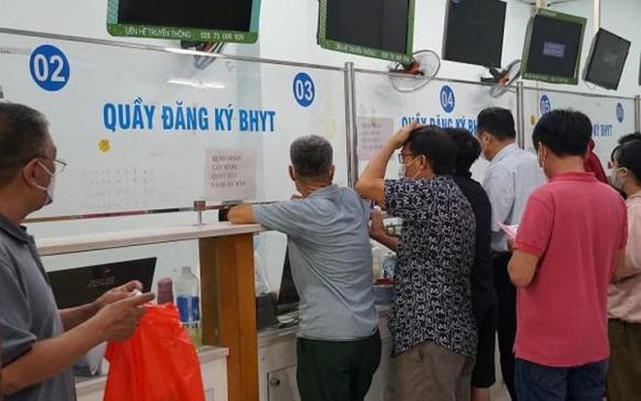 Trường hợp tự đi khám, chữa bệnh trái tuyến được hưởng 100% BHYT, ai cũng nên biết- Ảnh 2.