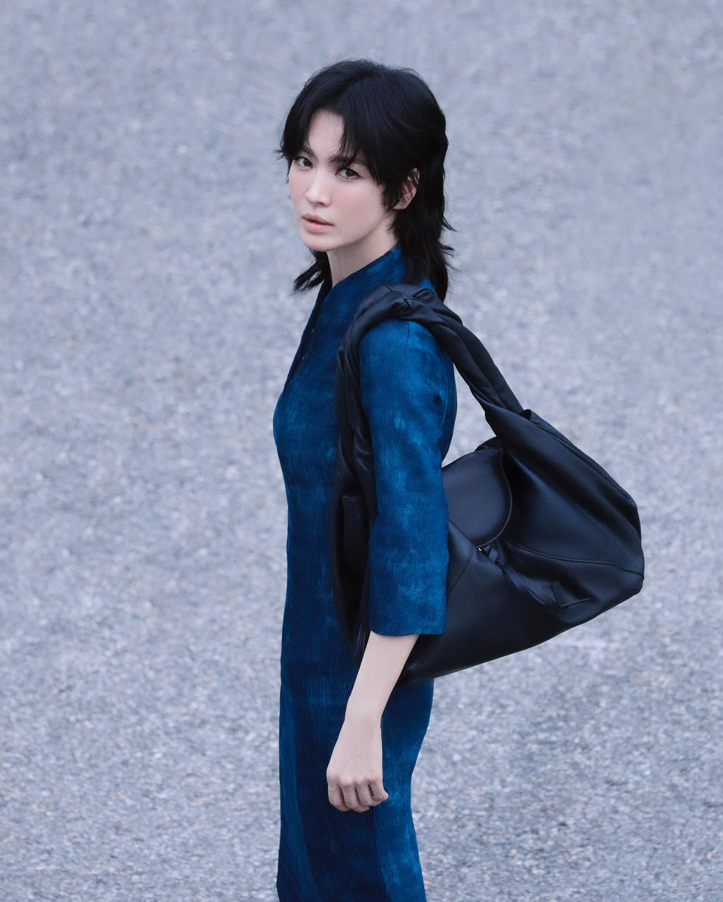 Nữ diễn viên Song Hye Kyo "xuống tóc" gây sốt với hình ảnh đầy lạ lẫm - Ảnh 3.
