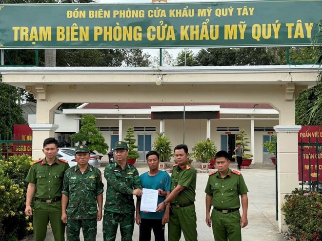 Bắt giữ nghi phạm sát hại mẹ vợ khi đang lẩn trốn sang Campuchia- Ảnh 1. Bắt giữ nghi phạm sát hại mẹ vợ khi đang lẩn trốn sang Campuchia- Ảnh 1.
