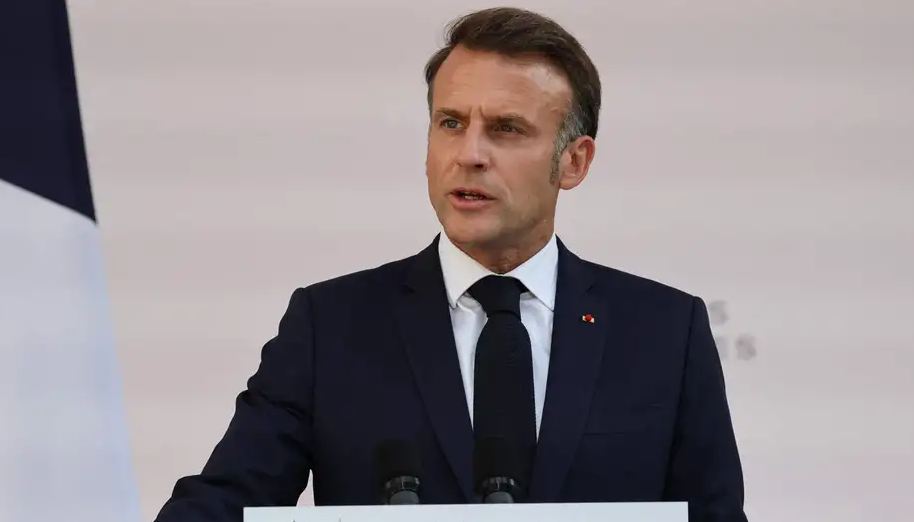 Ông Macron tuyên bố tăng gấp đôi ngân sách quốc phòng, nói châu Âu đang bị đe dọa - Ảnh 1.