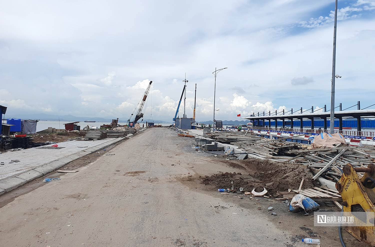 Bao giờ hoàn thành dự án mở rộng bến phà ra đảo Cát Bà?- Ảnh 1. Bao giờ hoàn thành dự án mở rộng bến phà ra đảo Cát Bà?- Ảnh 1.