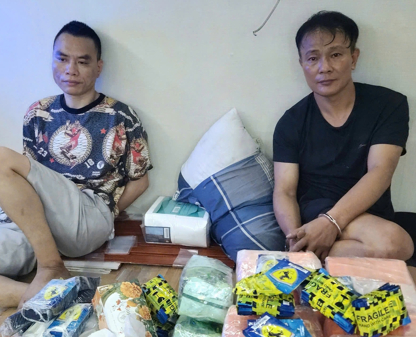 Nằm viện Pháp y thần Trung ương để điều hành đường dây ma tuý "khủng"- Ảnh 2. Nằm viện Pháp y thần Trung ương để điều hành đường dây ma tuý "khủng"- Ảnh 2.