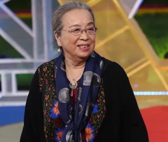 Dung ma ma của "Hoàn Châu Cách Cách", nhan sắc thời trẻ xinh đẹp đến ngỡ ngàng - Ảnh 6.