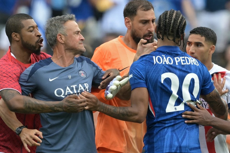 HLV Luis Enrique giải thích lý do tại sao ông tát cầu thủ Chelsea - Ảnh 1. HLV Luis Enrique giải thích lý do tại sao ông tát cầu thủ Chelsea - Ảnh 1.