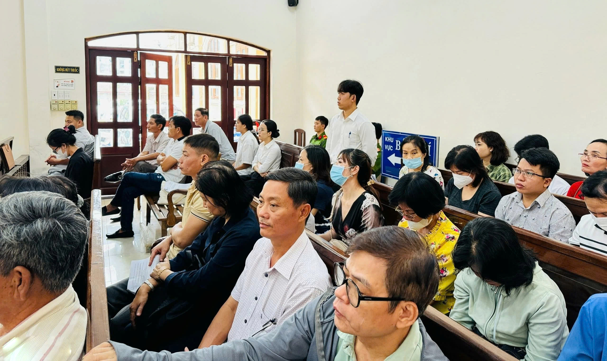 Xét xử giám đốc lừa bán “dự án ma”, chiếm đoạt hơn 100 tỷ đồng tại Đồng Nai- Ảnh 2. Xét xử giám đốc lừa bán “dự án ma”, chiếm đoạt hơn 100 tỷ đồng tại Đồng Nai- Ảnh 2.
