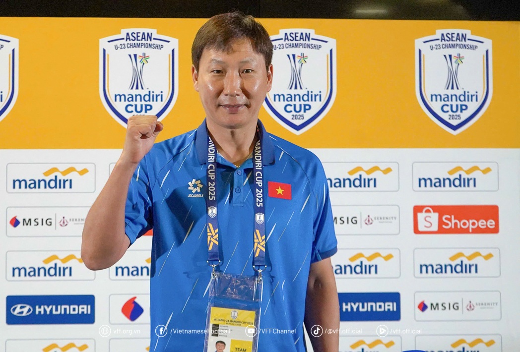 HLV Kim Sang-sik đánh giá cao Thái Lan và Indonesia - Ảnh 1. HLV Kim Sang-sik đánh giá cao Thái Lan và Indonesia - Ảnh 1.