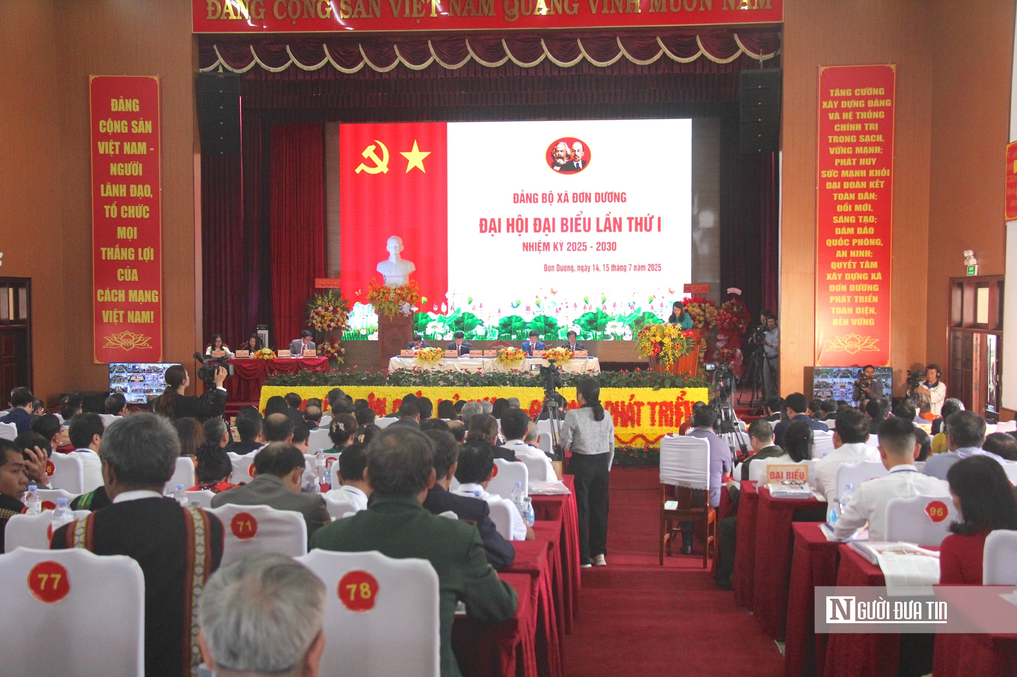 Phó Thủ tướng Thường trực Nguyễn Hòa Bình dự và chỉ đạo Đại hội điểm cấp xã của tỉnh Lâm Đồng - Ảnh 1.