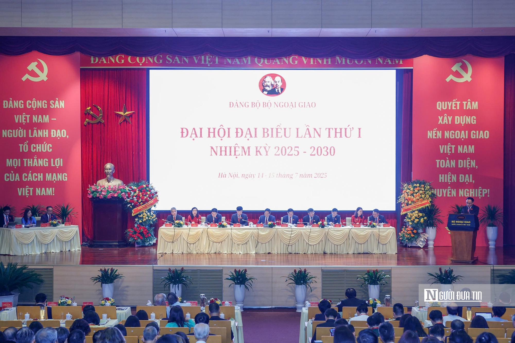 Thủ tướng: Mỗi cán bộ ngoại giao phải là một chiến sĩ tiên phong trên mặt trận đối ngoại- Ảnh 4. Thủ tướng: Mỗi cán bộ ngoại giao phải là một chiến sĩ tiên phong trên mặt trận đối ngoại- Ảnh 4.