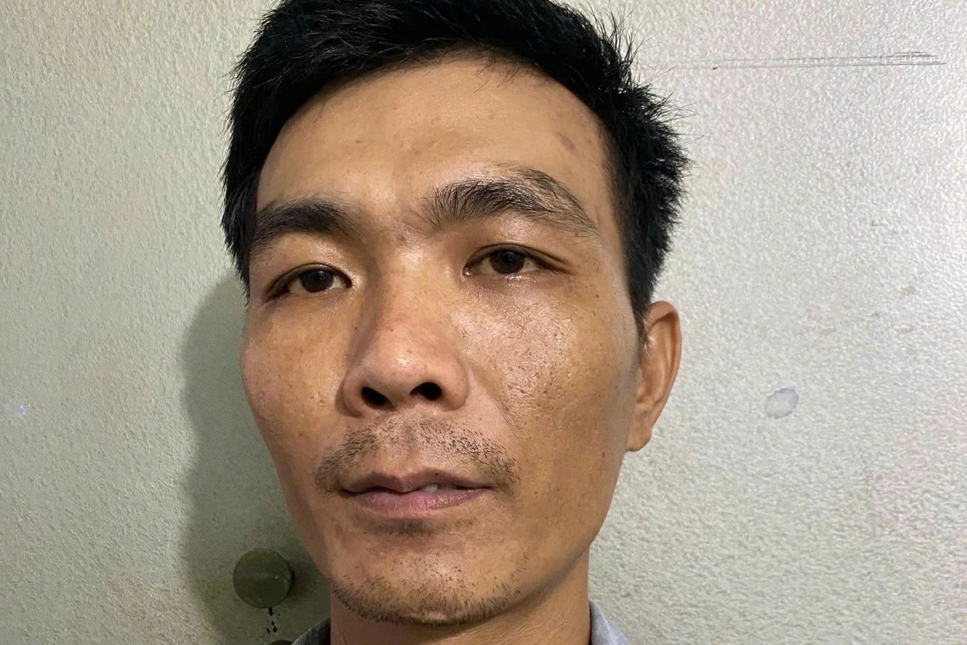 Bắt đối tượng livestream đánh người phụ nữ đang ôm con nhỏ ở TP.HCM - Ảnh 1.