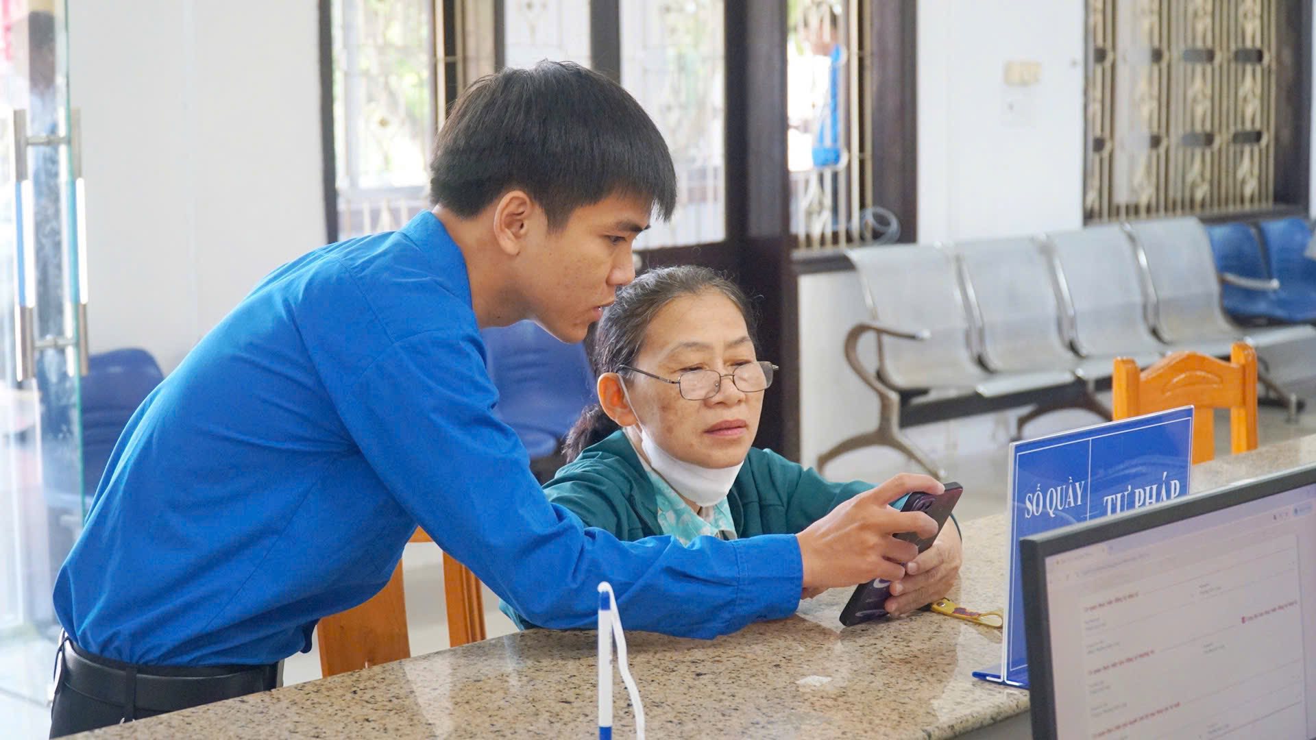 Điều gì khiến Huế dẫn đầu cả nước về giải quyết thủ tục hành chính cấp xã, phường?- Ảnh 2. Điều gì khiến Huế dẫn đầu cả nước về giải quyết thủ tục hành chính cấp xã, phường?- Ảnh 2.