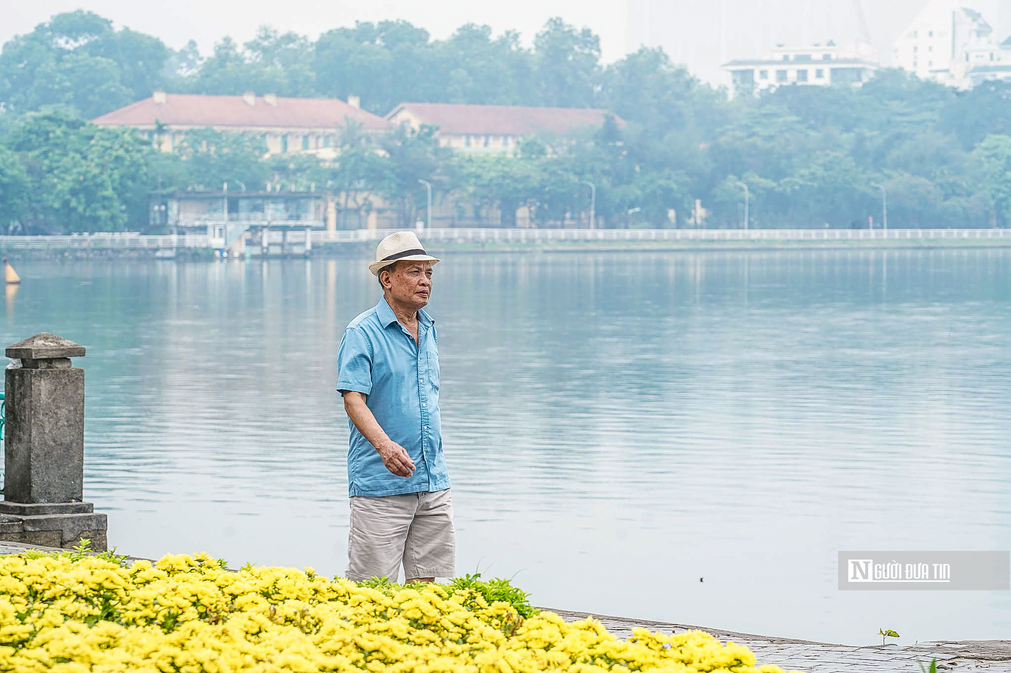 Giữa trưa, bầu trời Hà Nội vẫn mù mịt vì ô nhiễm- Ảnh 12. Giữa trưa, bầu trời Hà Nội vẫn mù mịt vì ô nhiễm- Ảnh 12.