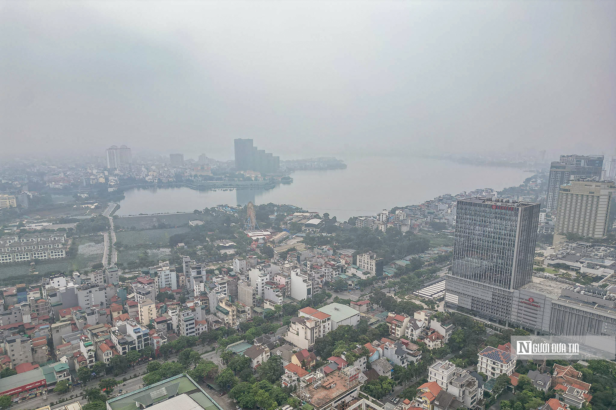 Giữa trưa, bầu trời Hà Nội vẫn mù mịt vì ô nhiễm- Ảnh 10. Giữa trưa, bầu trời Hà Nội vẫn mù mịt vì ô nhiễm- Ảnh 10.