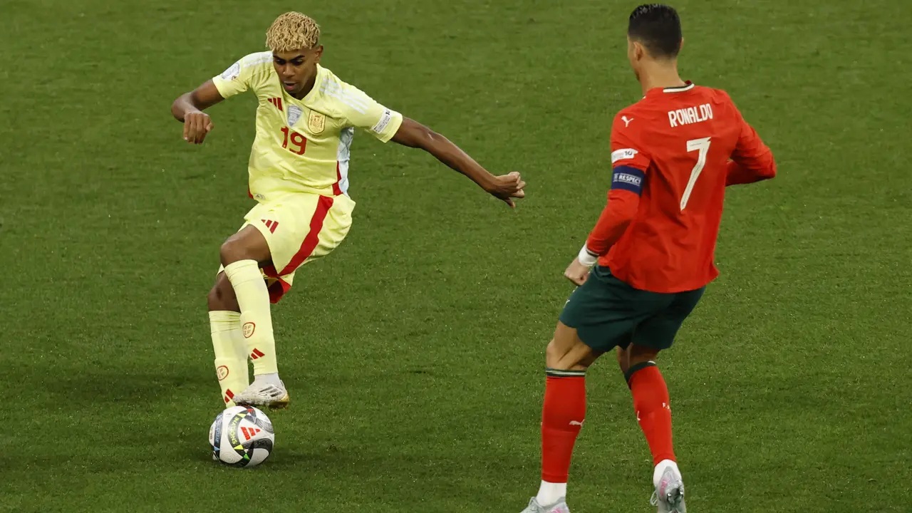 Con trai Ronaldo gây sốc khi khen "thần đồng" bóng đá Tây Ban Nha giỏi hơn bố mình - Ảnh 2. Con trai Ronaldo gây sốc khi khen "thần đồng" bóng đá Tây Ban Nha giỏi hơn bố mình - Ảnh 2.