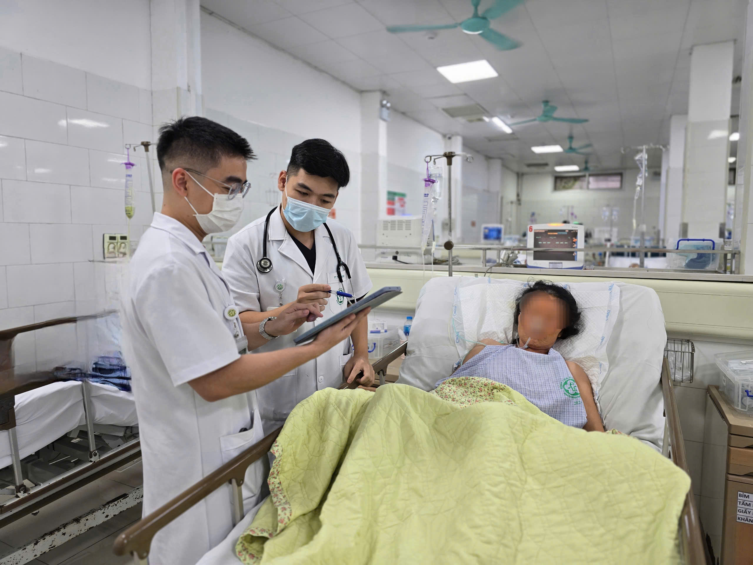 Nữ nông dân bị sét đánh gây chảy máu não - Ảnh 1.