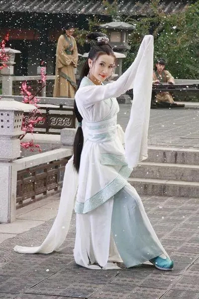 "Mỹ nhân vạn người mê" kết hôn với đại gia, sinh 3 con nhưng vẫn đi làm công ăn lương- Ảnh 3. "Mỹ nhân vạn người mê" kết hôn với đại gia, sinh 3 con nhưng vẫn đi làm công ăn lương- Ảnh 3.
