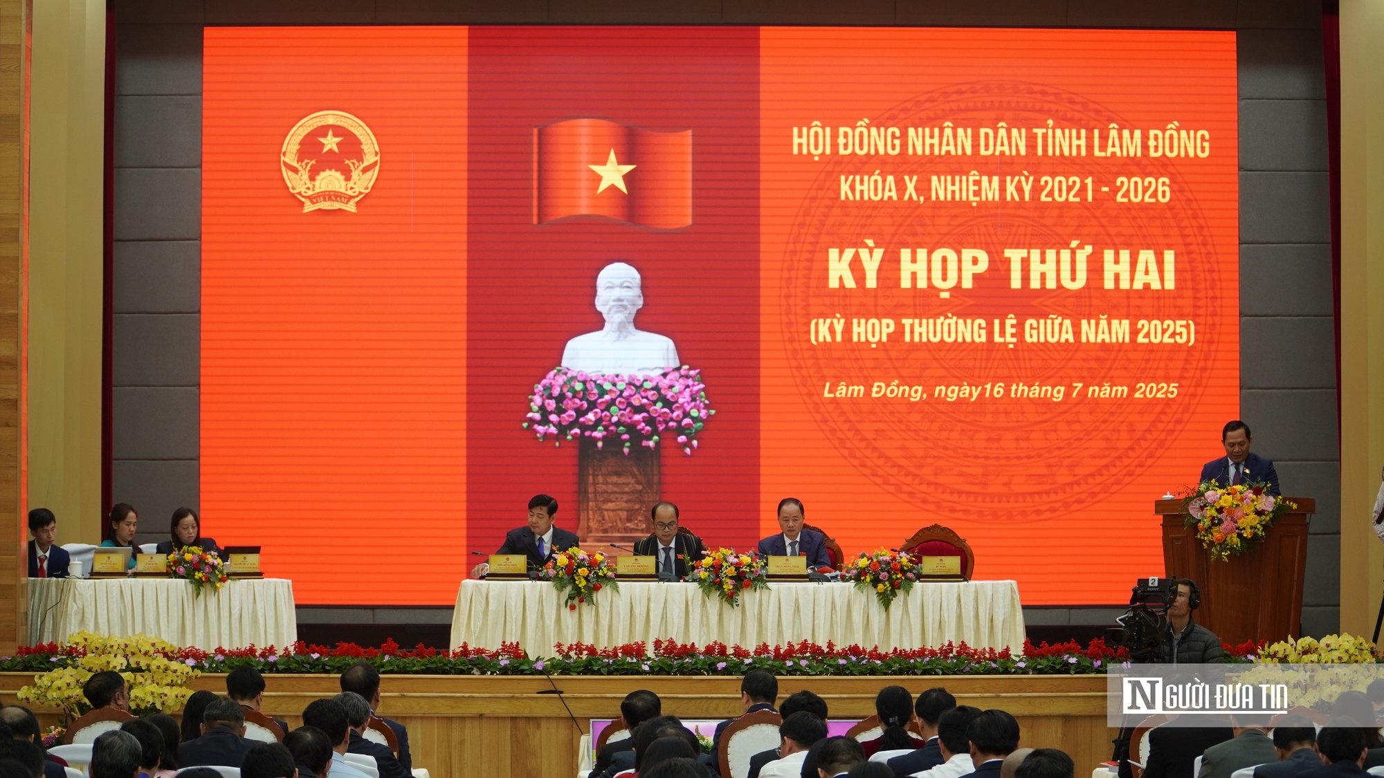 Chủ tịch HĐND tỉnh Lâm Đồng: "Vừa chạy vừa xếp hàng” nhưng không để chậm nhịp phát triển- Ảnh 2. Chủ tịch HĐND tỉnh Lâm Đồng: "Vừa chạy vừa xếp hàng” nhưng không để chậm nhịp phát triển- Ảnh 2.