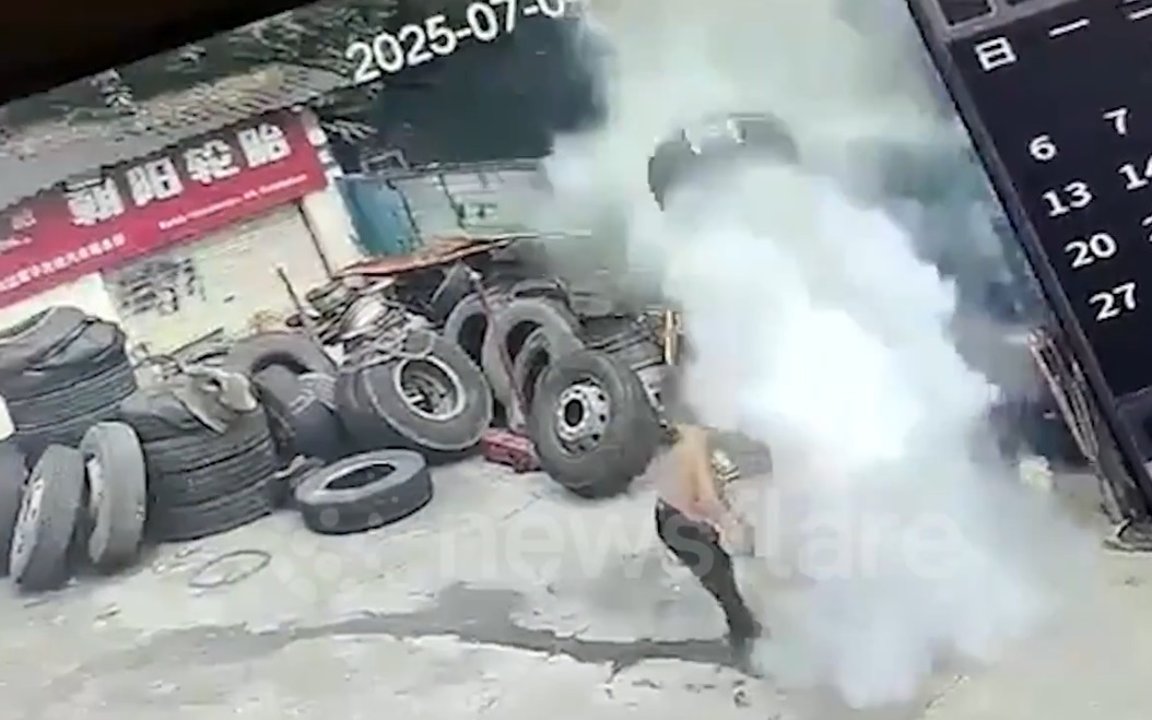 Điều hoà bất ngờ phát nổ, 3 người trong một gia đình tử vong - Ảnh 2.