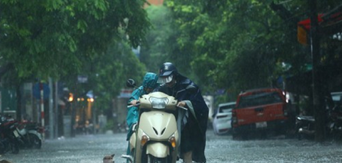 Biển Đông có nguy cơ đón cơn bão mới, miền Bắc lại sắp mưa to sầm sập - Ảnh 1.