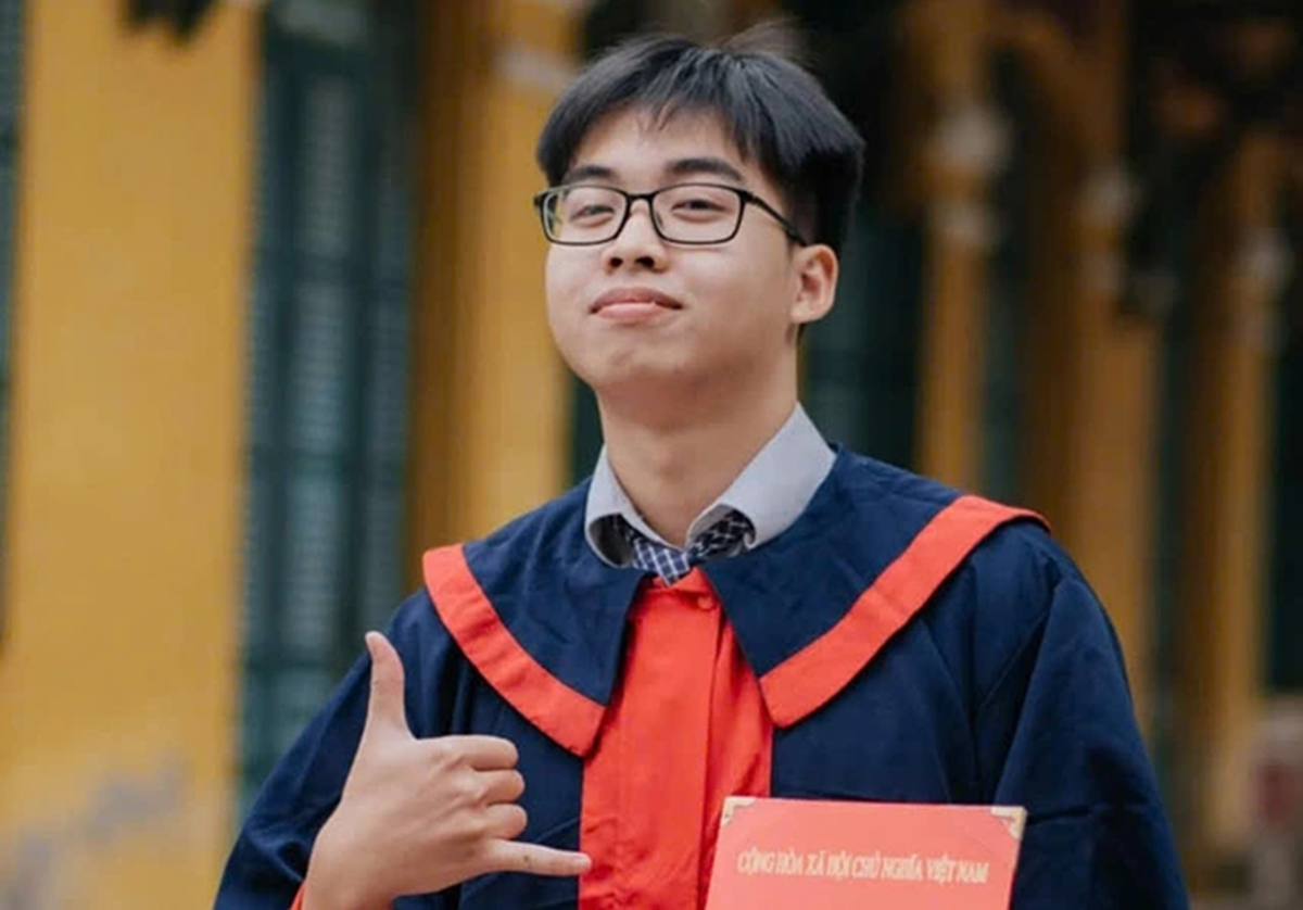 Chân dung nam sinh "ẵm" thủ khoa cả khối D01 và A01 - Ảnh 1.