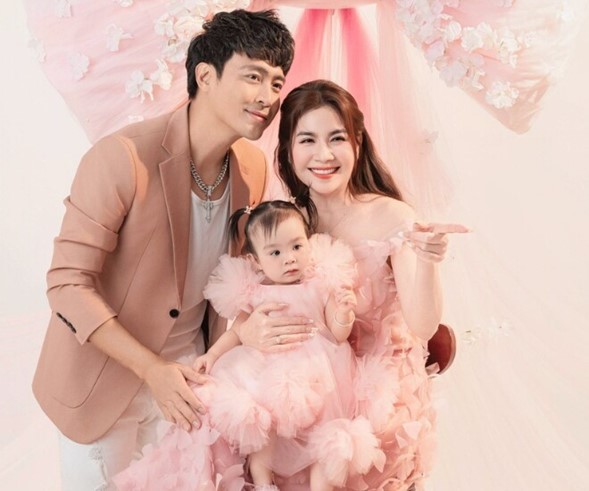 Cặp đôi diễn viên nổi tiếng Vbiz: Chờ 8 năm để được ẵm bồng con đầu lòng, hạnh phúc hơn khi được làm bố mẹ - Ảnh 4.