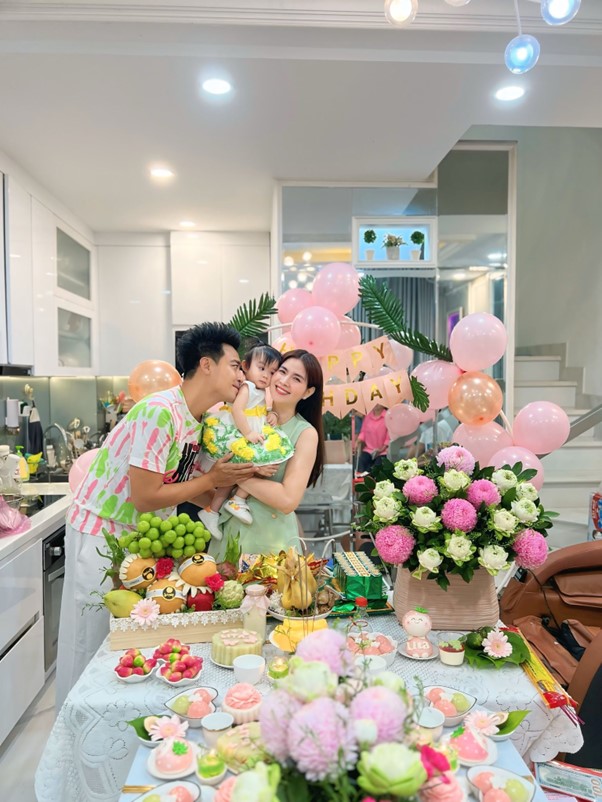 Cặp đôi diễn viên nổi tiếng Vbiz: Chờ 8 năm để được ẵm bồng con đầu lòng, hạnh phúc hơn khi được làm bố mẹ - Ảnh 12.