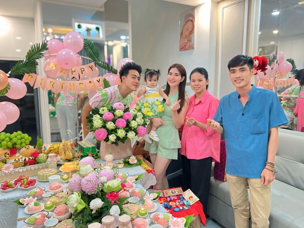Cặp đôi diễn viên nổi tiếng Vbiz: Chờ 8 năm để được ẵm bồng con đầu lòng, hạnh phúc hơn khi được làm bố mẹ - Ảnh 10.