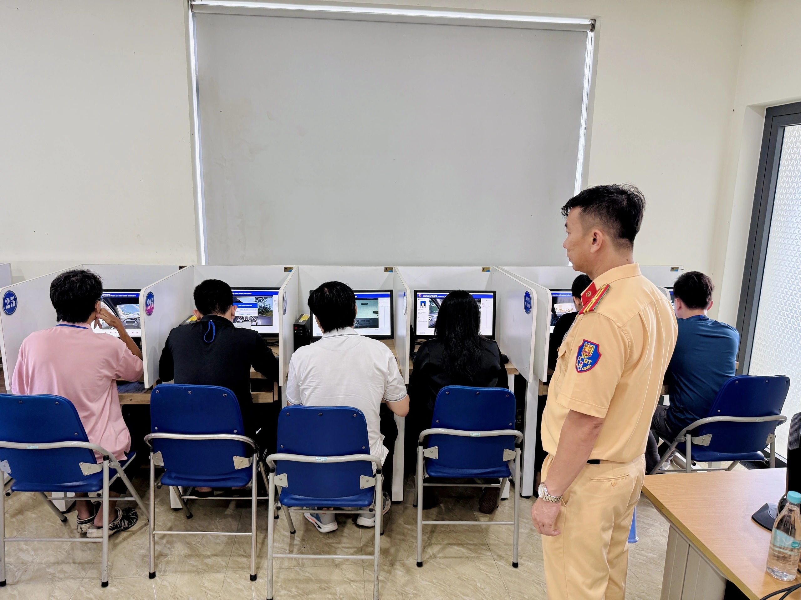 Các bước tích hợp bằng lái xe khi vừa thi đậu sát hạch lên VNeID - Ảnh 1.