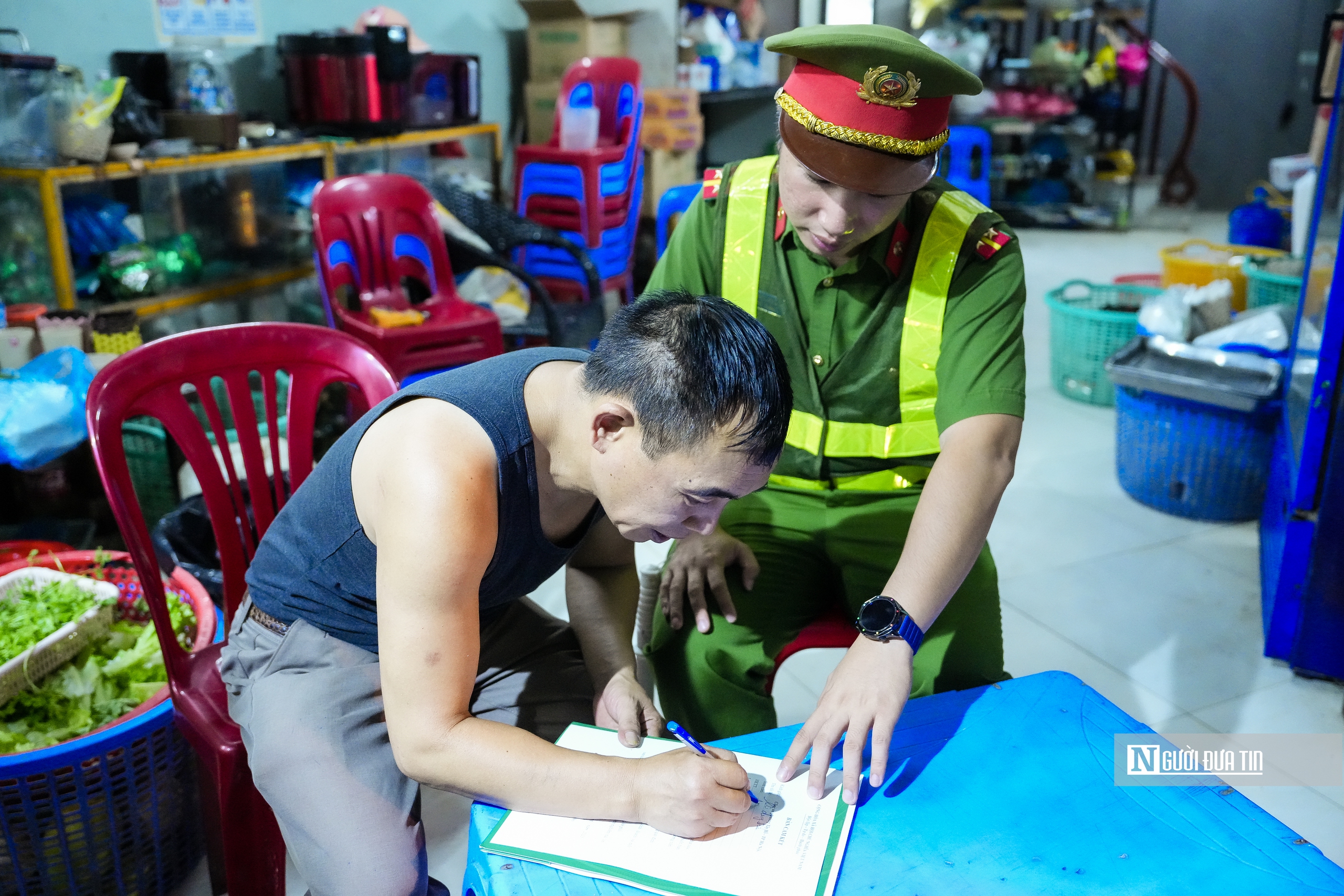 Hà Nội tăng cường lập lại trật tự vỉa hè quanh hồ Tây- Ảnh 12. Hà Nội tăng cường lập lại trật tự vỉa hè quanh hồ Tây- Ảnh 12.