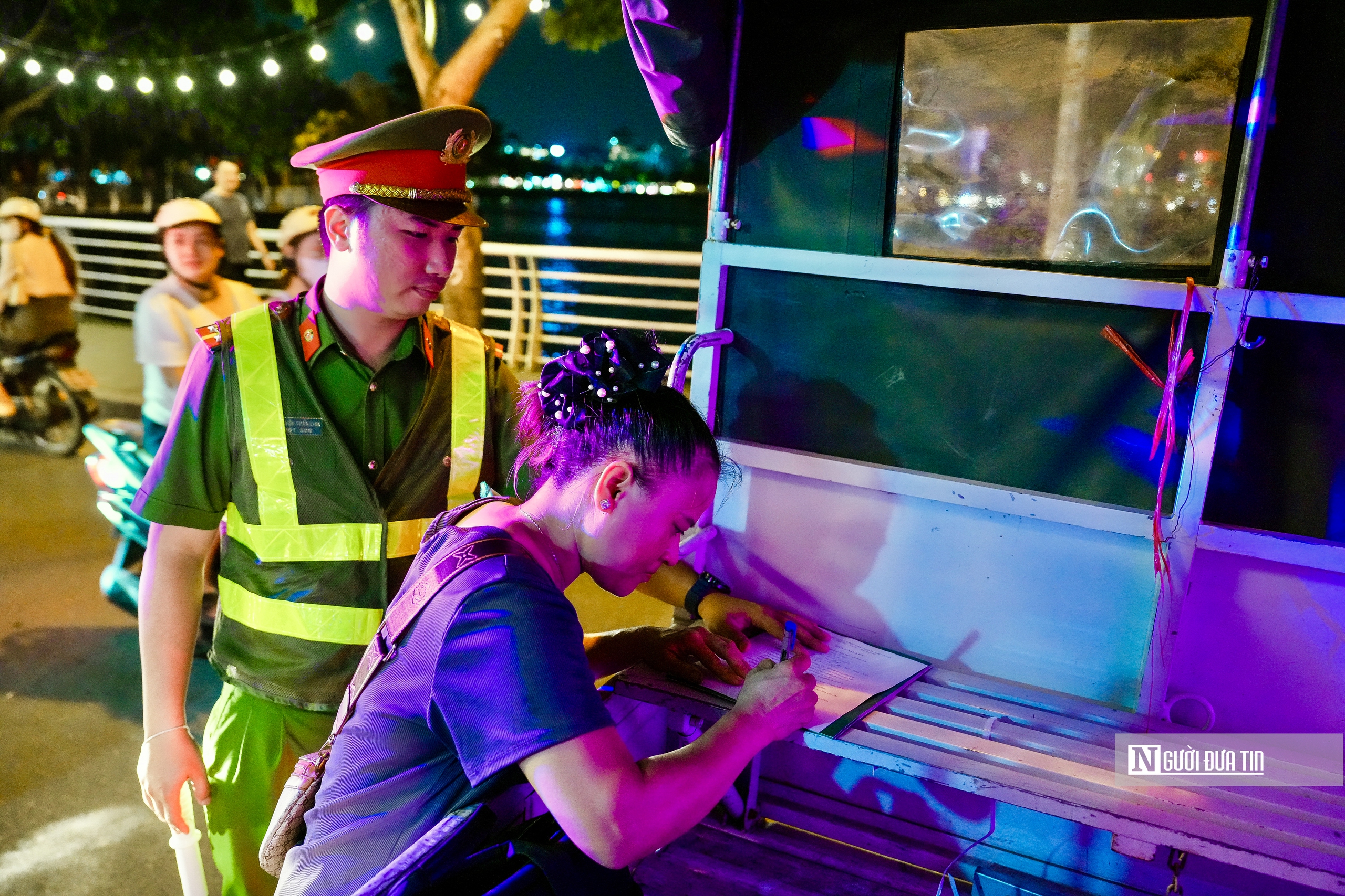 Hà Nội tăng cường lập lại trật tự vỉa hè quanh hồ Tây- Ảnh 11. Hà Nội tăng cường lập lại trật tự vỉa hè quanh hồ Tây- Ảnh 11.