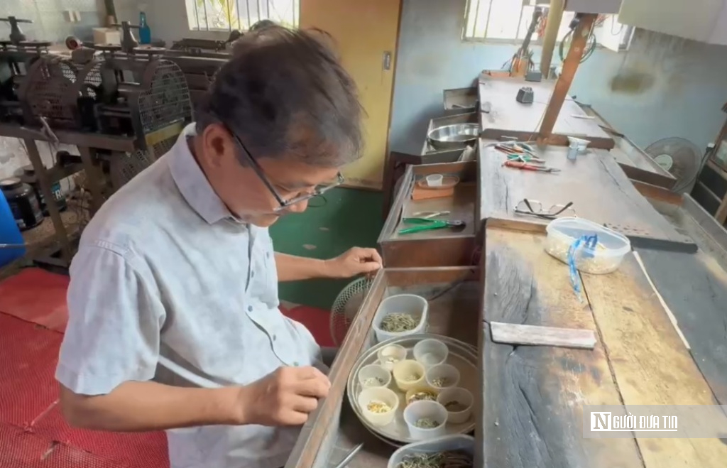 Giữ lửa "làng vàng" trăm năm tuổi- Ảnh 1. Giữ lửa "làng vàng" trăm năm tuổi- Ảnh 1.
