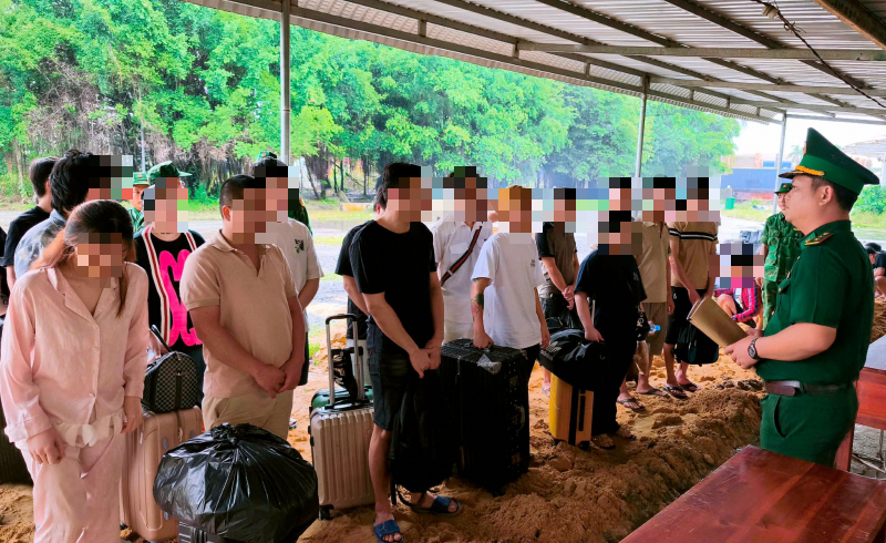 Sự thật “việc nhẹ lương cao” tại Campuchia qua lời khai của 45 công dân bị trục xuất- Ảnh 1. Sự thật “việc nhẹ lương cao” tại Campuchia qua lời khai của 45 công dân bị trục xuất- Ảnh 1.