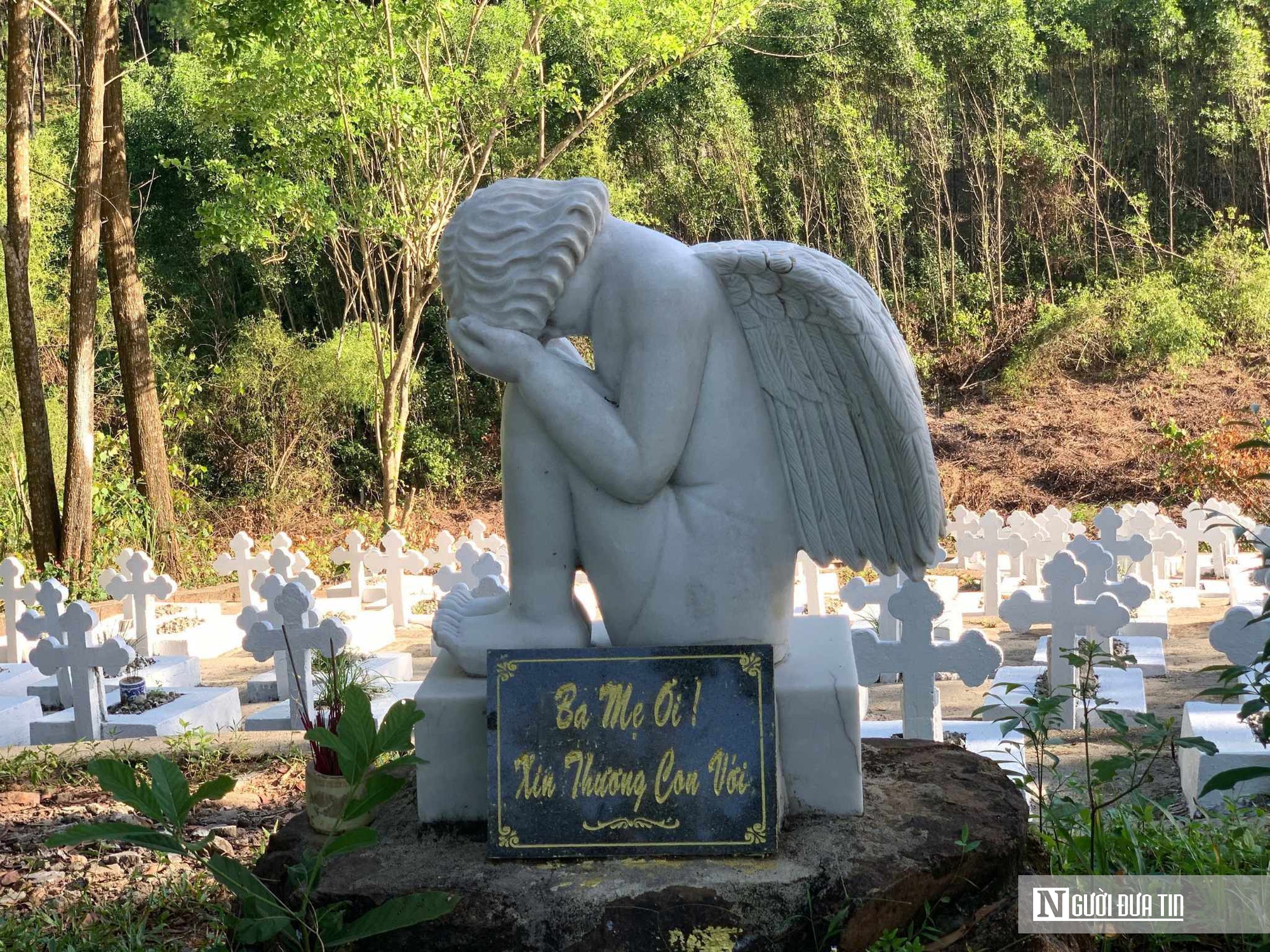 Thăm ngọn đồi là nơi an nghỉ của hơn 60.000 sinh linh chưa kịp làm người ở Huế - Ảnh 2.