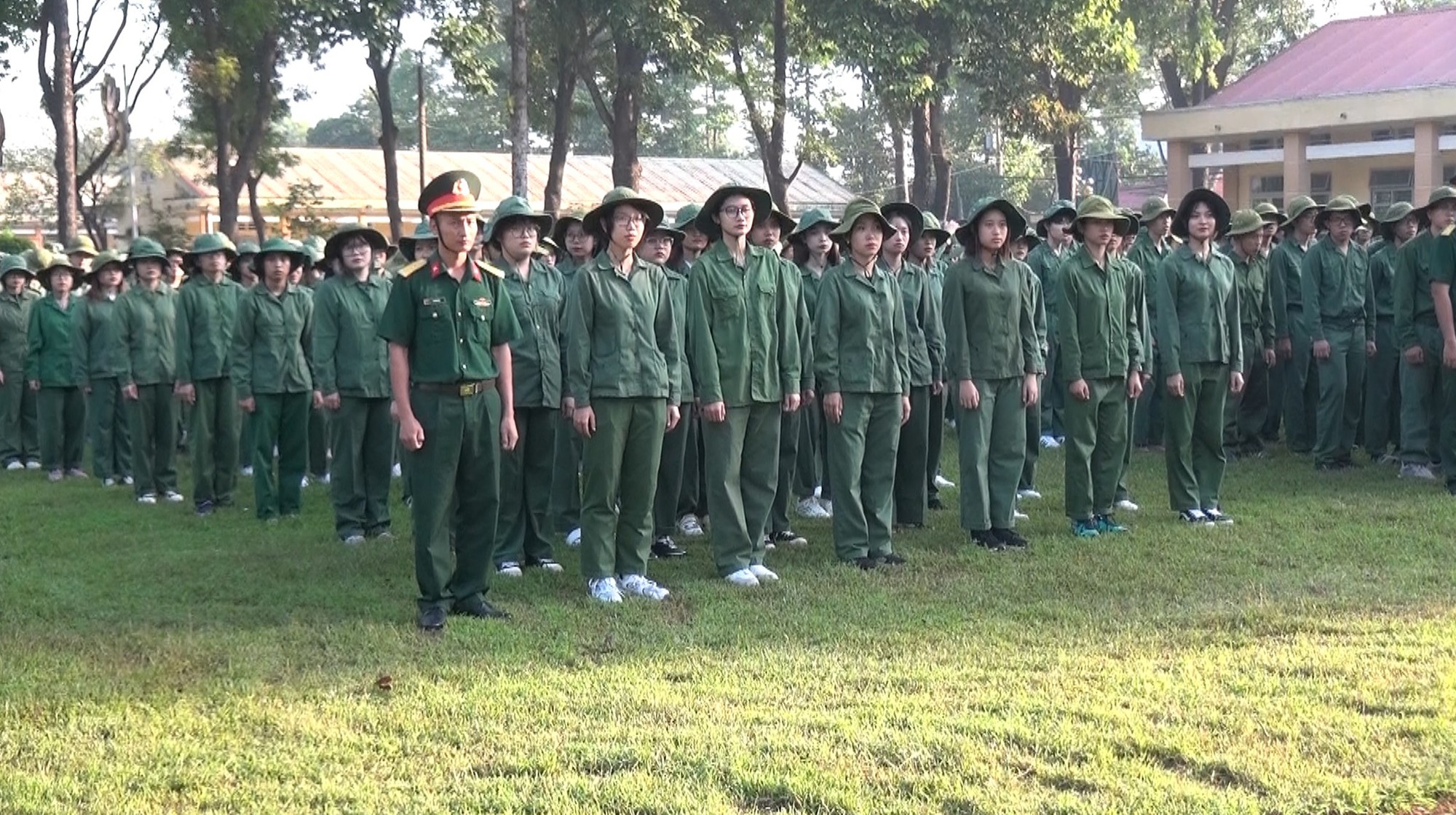 Cử tri kiến nghị giáo dục quốc phòng, an ninh cho sinh viên để không đi nghĩa vụ quân sự - Ảnh 1.