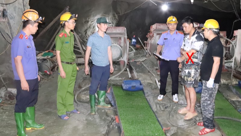 Sơn La: Bắt gần 60 người khai thác vàng trái phép - Ảnh 2.