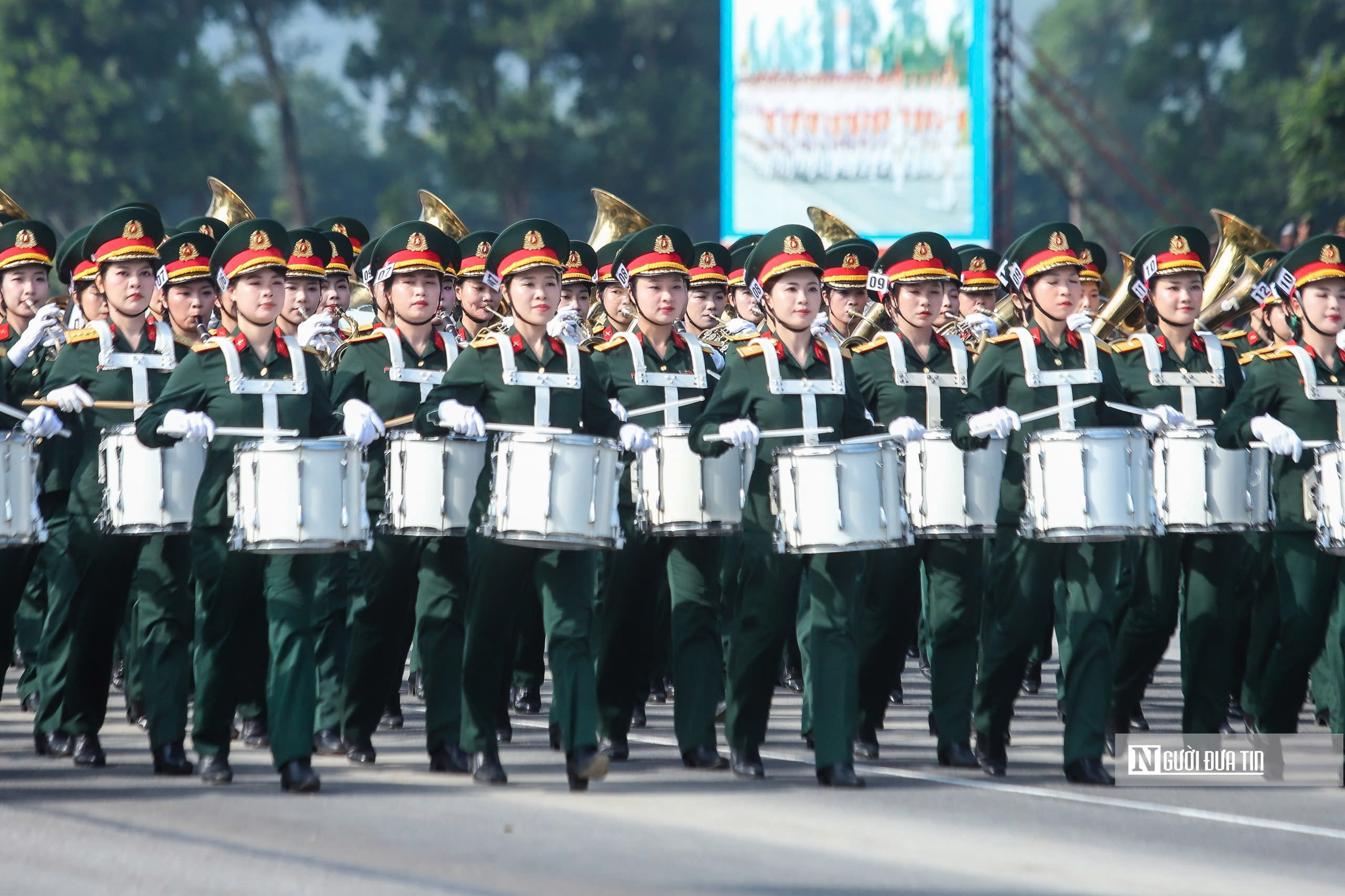 Nét đẹp của những "bông hồng thép" trên thao trường A80 - Ảnh 2.