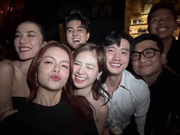 "Soái ca màn ảnh" lại bị bắt gặp thân mật với nữ ca sĩ nổi tiếng - Ảnh 4.