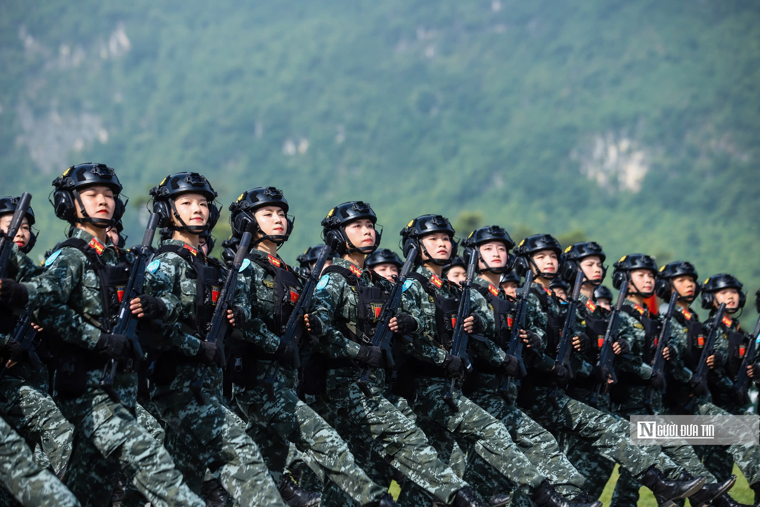 Nét đẹp của những "bông hồng thép" trên thao trường A80 - Ảnh 21.