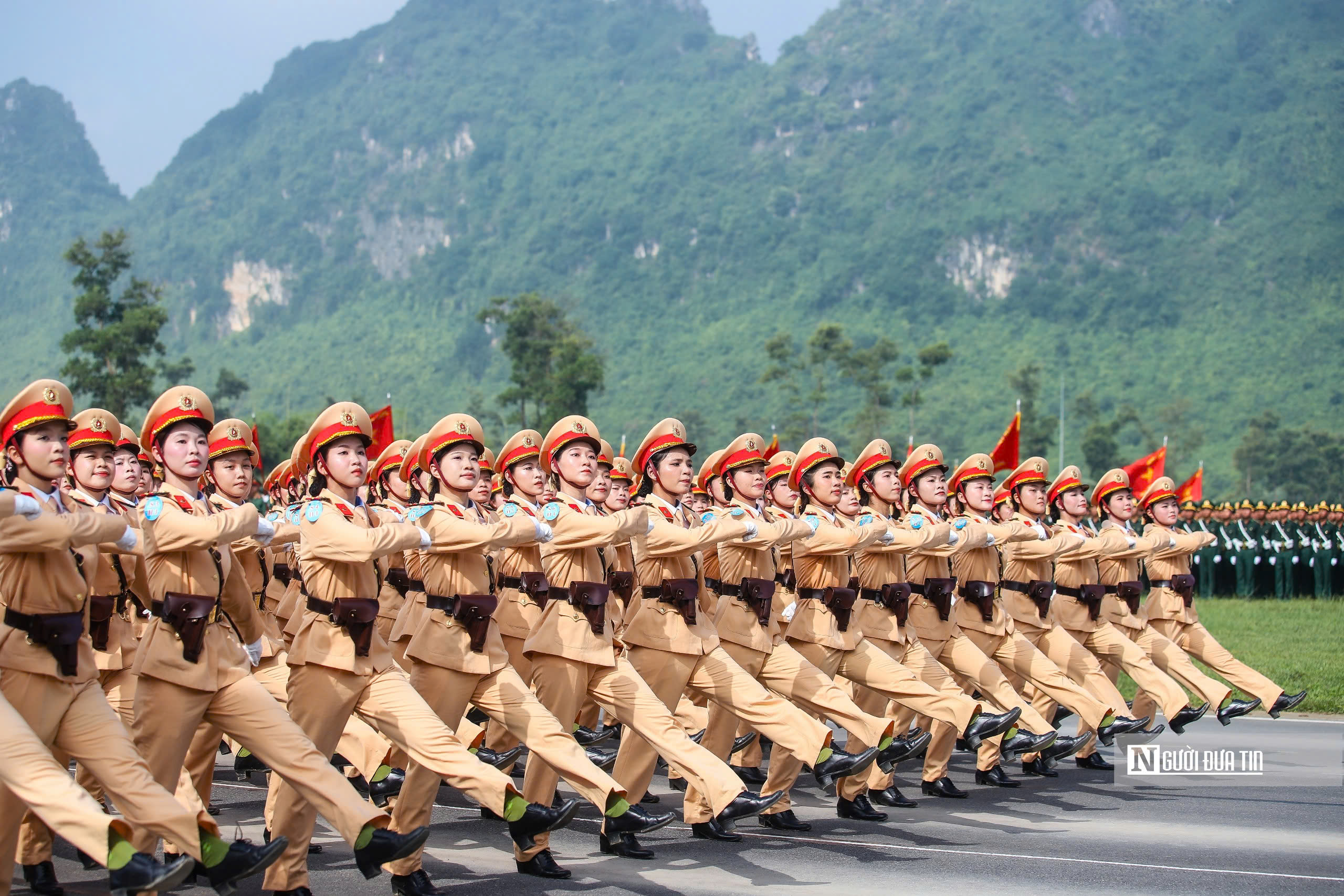 Nét đẹp của những "bông hồng thép" trên thao trường A80 - Ảnh 19.