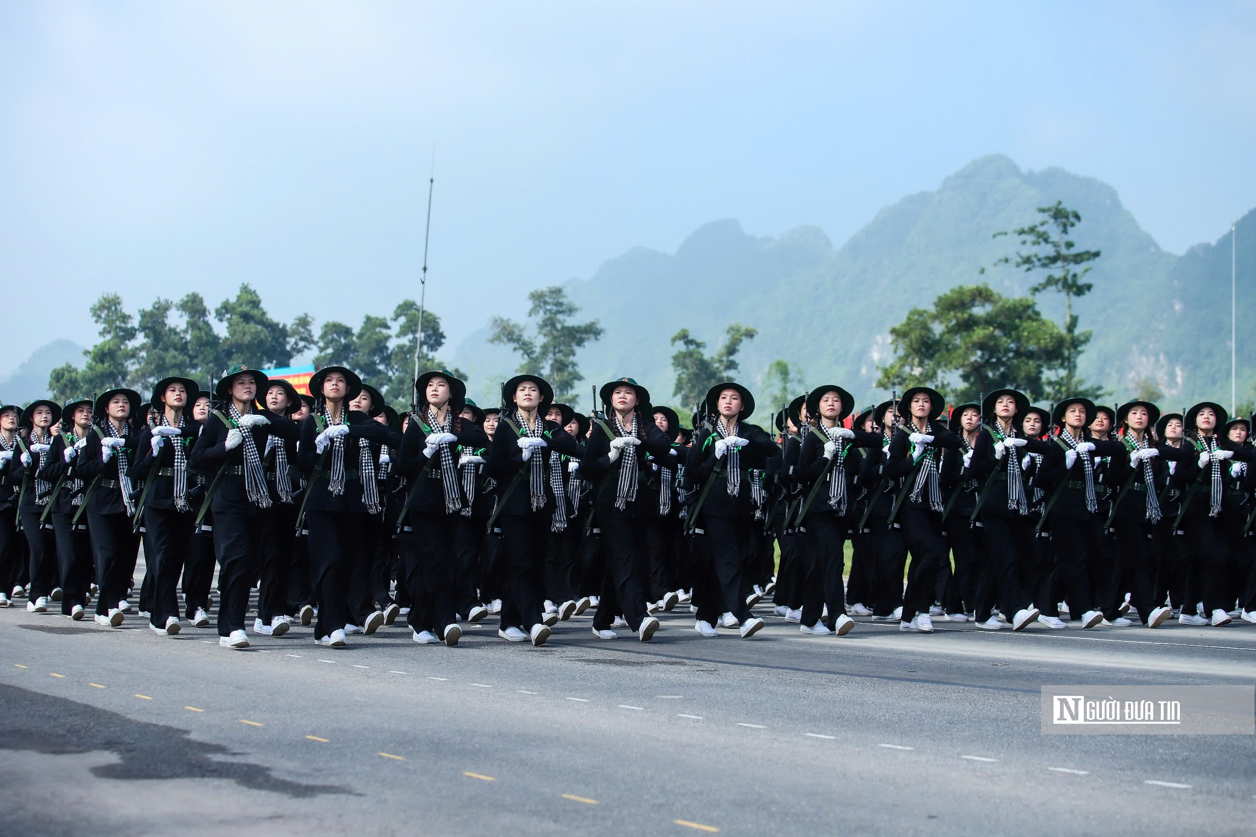 Nét đẹp của những "bông hồng thép" trên thao trường A80 - Ảnh 16.